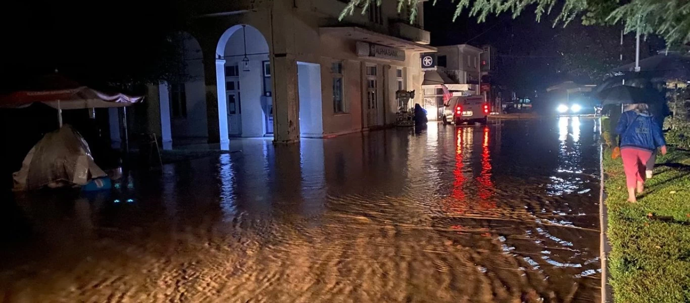 Στο πλευρό των κατοίκων της Καρδίτσας και των Φαρσάλων η Πολεμική Αεροπορία